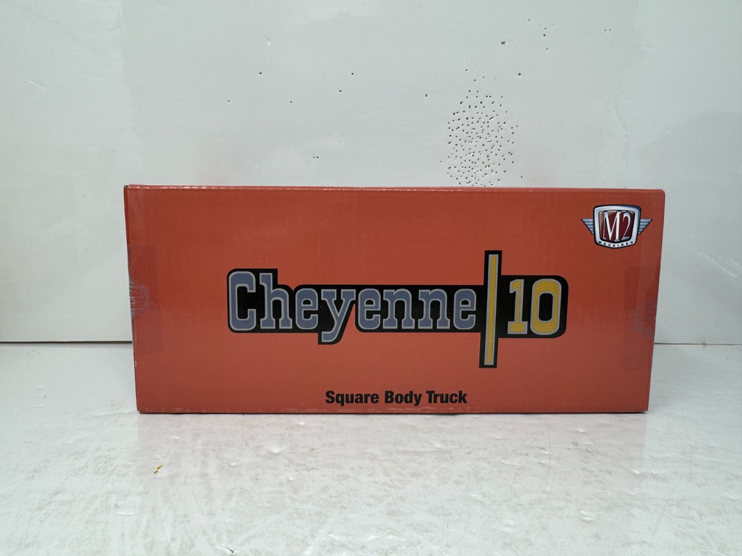 M2 Machines Square Body Truck 1973 Chevrolet Cheyenne 10 1:24 Diecast
