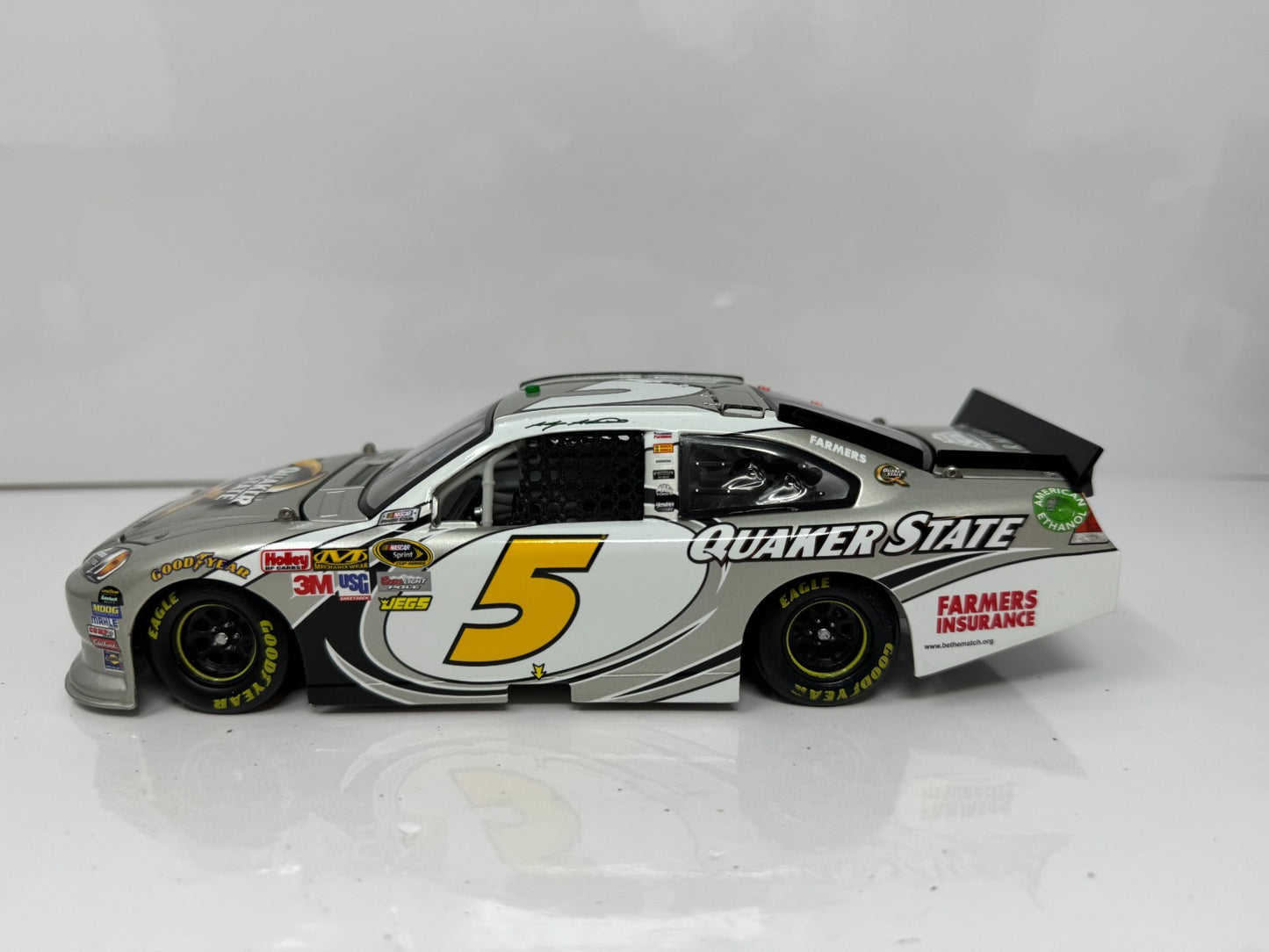 Lionel NASCAR Kasey Kahne #5 Quaker State Frost 2012 Chevy Impala 1:24 Diecast
