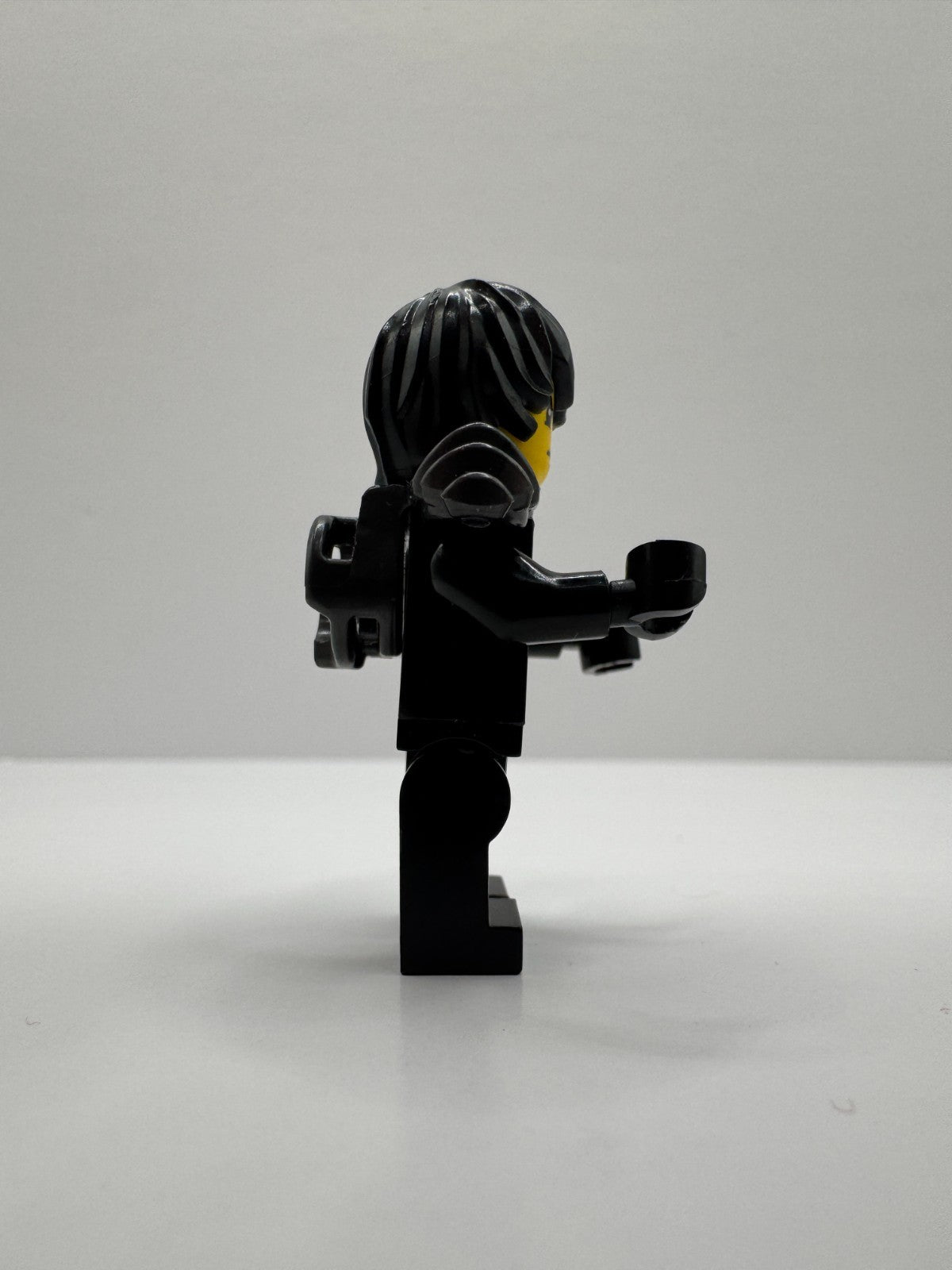 LEGO Ninjago Cole with Shoulder Armor & Knee Pads Minifigure