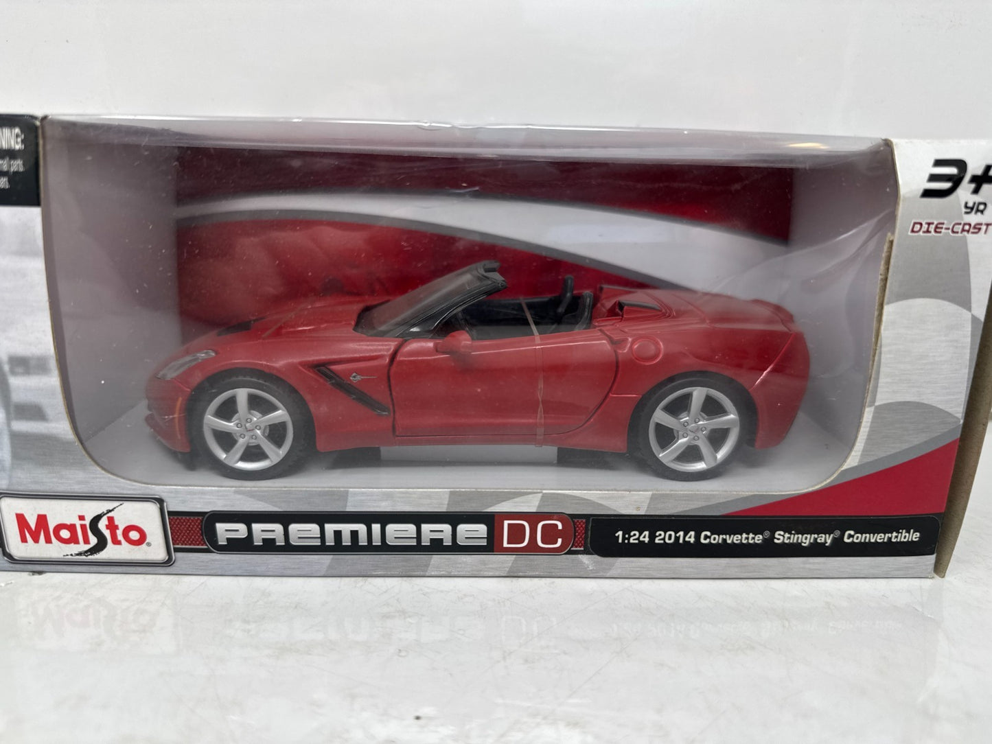 Maisto Premiere DC 2014 Chevrolet Stingray Convertible 1:24 Diecast