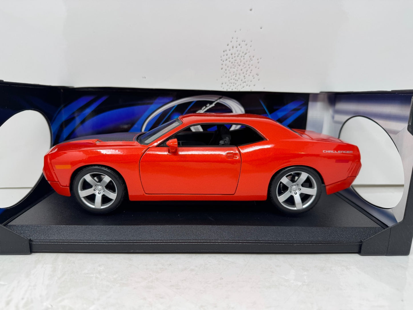 Maisto 2006 Dodge Challenger Concept 1:18 Diecast Special Edition