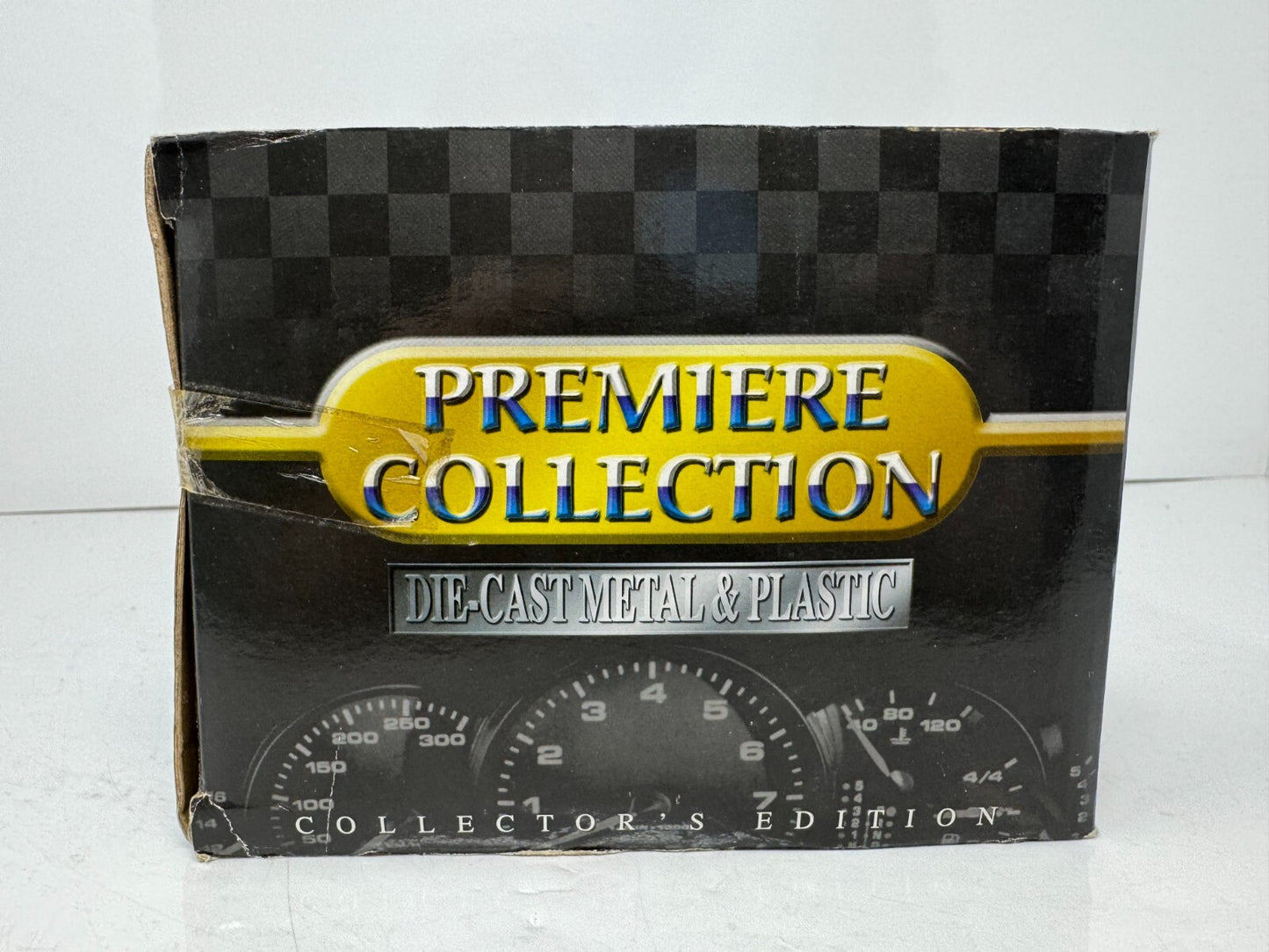 Motormax 1949 Buick Roadmaster Convertible Premiere Collection 1:18 Diecast