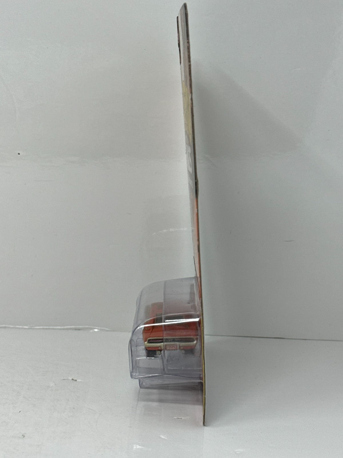 Johnny Lightning Barn Finds 1969 Dodge Charger R/T 1:64 Diecast