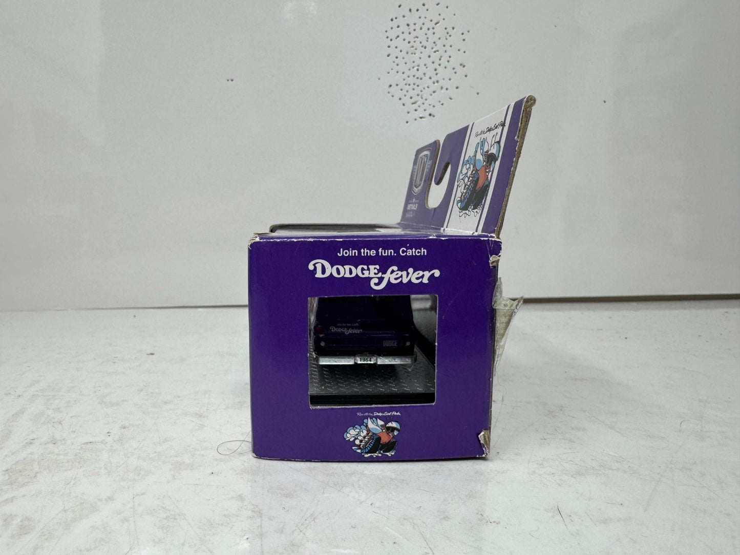 M2 Machines Dodge Fever 1964 Dodge A100 Panel Van 1:64 Diecast