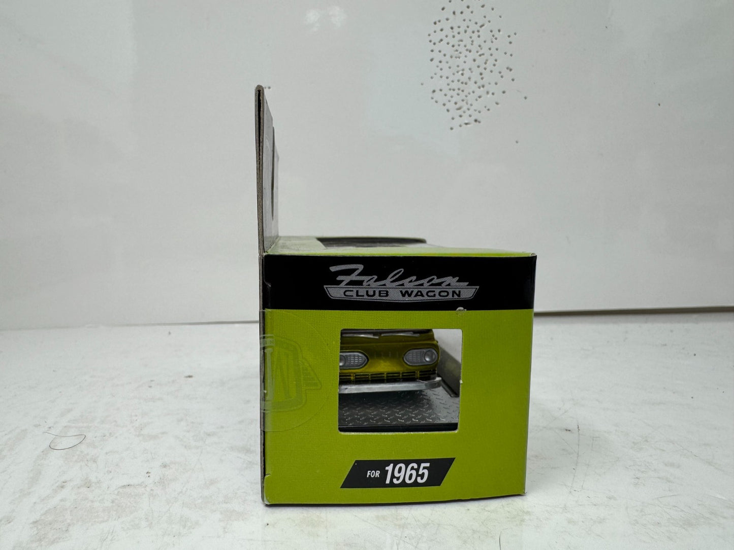 M2 Machines 1965 Ford Falcon Club Wagon 1:64 Diecast