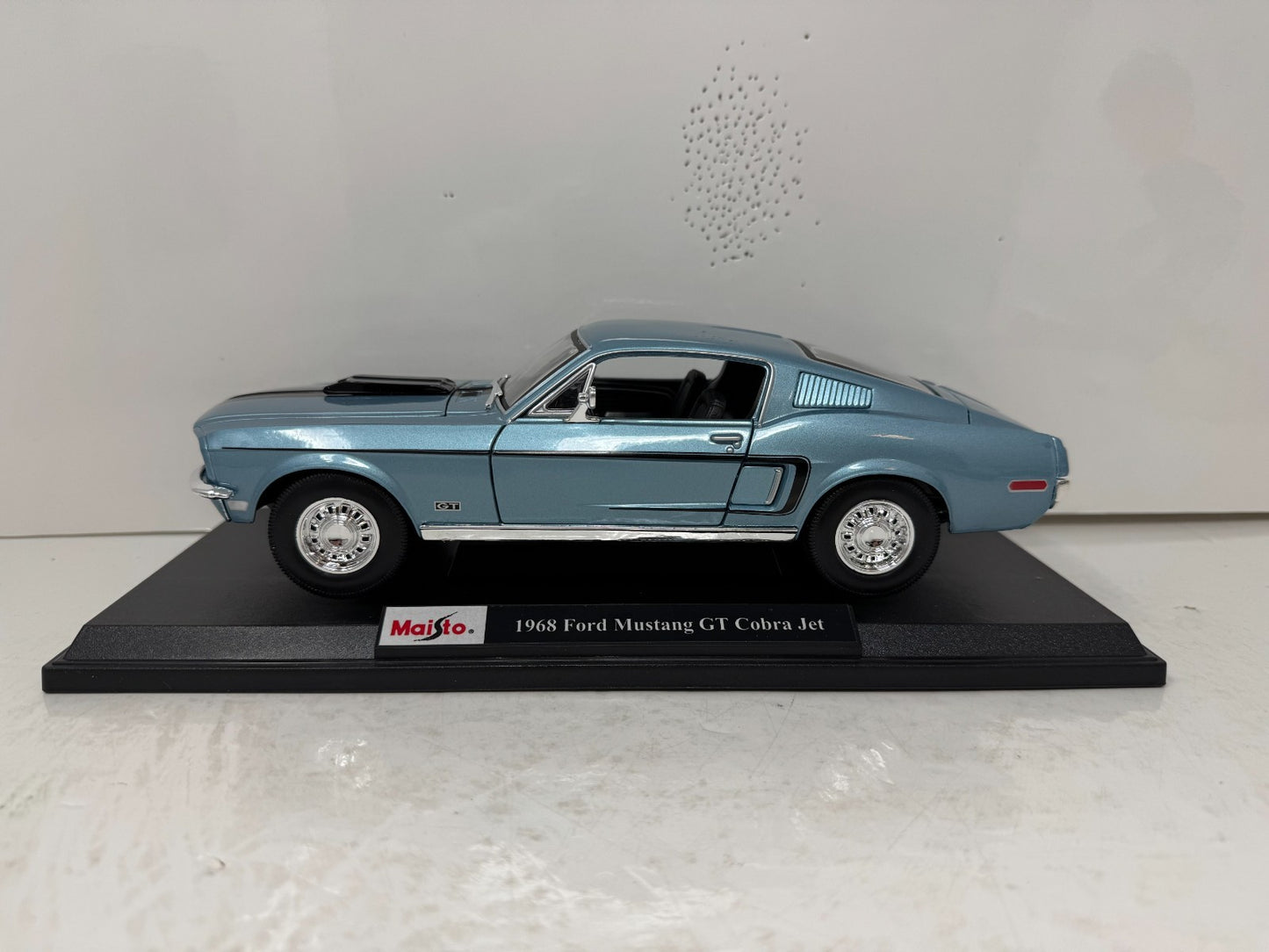 Maisto 1968 Ford Mustang GT Cobra Jet 1:18 Diecast Special Edition