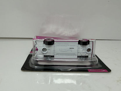 Hot Wheels RLC Red Line Club 2018 Club Classic TV Series Batmobile 1:64 Diecast