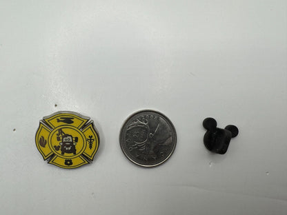 DLR Disney Rescue Squad Mater’s Junkyard Jamboree Signs Trading Pin DC1S19