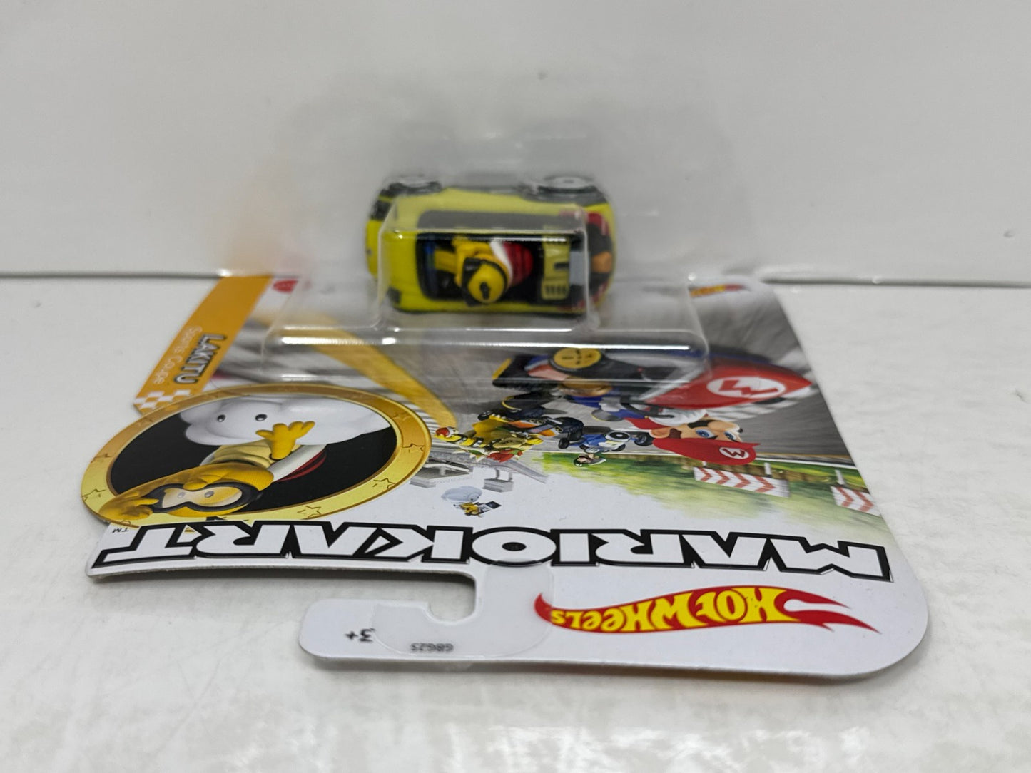 Hot Wheels Mario Kart Lakitu Sports Coupe 1:64 Diecast