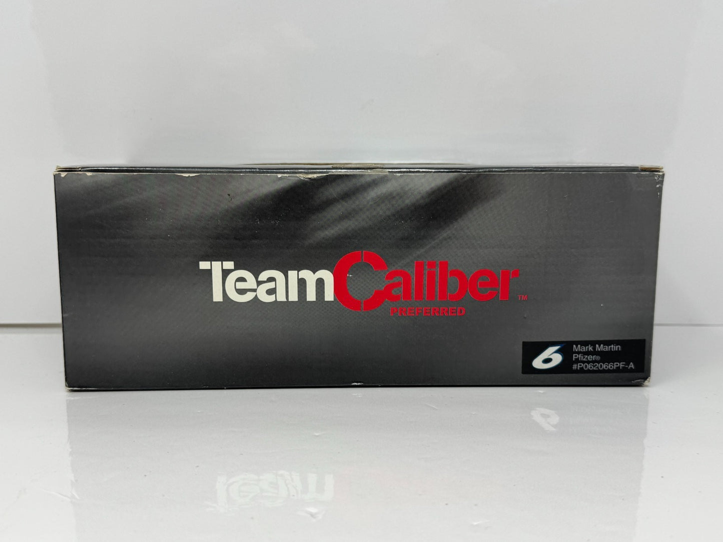 Team Caliber NASCAR Mark Martin #6 Pfizer 2001 Ford Taurus 1:24 Diecast