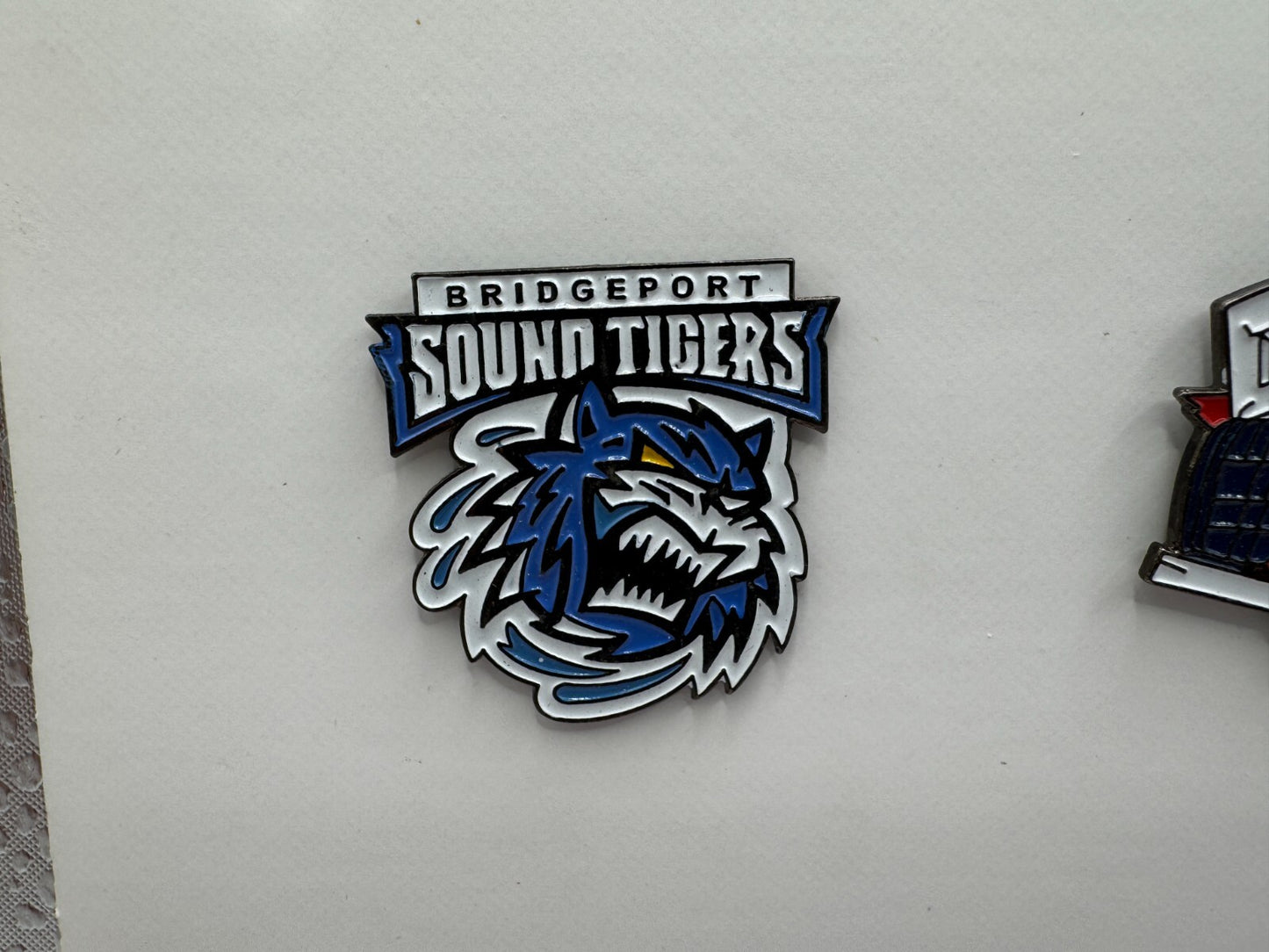 Bridgeport Sound Tigers AHL Hockey Team Logo Lapel Pin UDT1