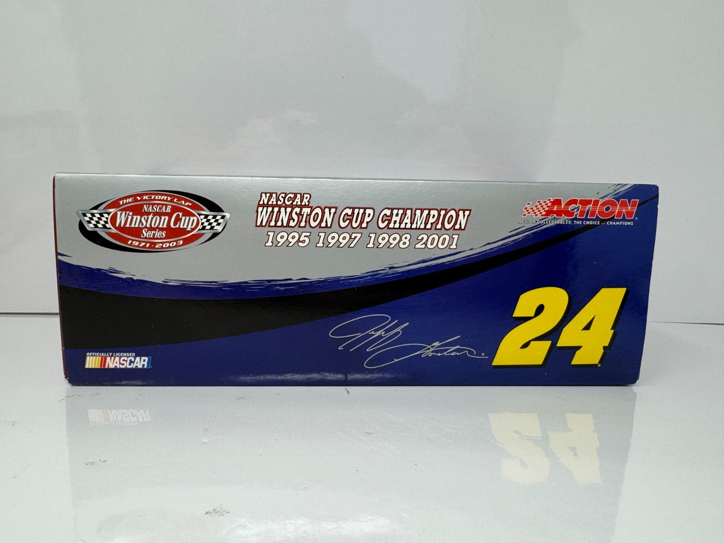 Action NASCAR Jeff Gordon #24 DuPont The Victory Lap 2003 Chevy 1:24 Diecast