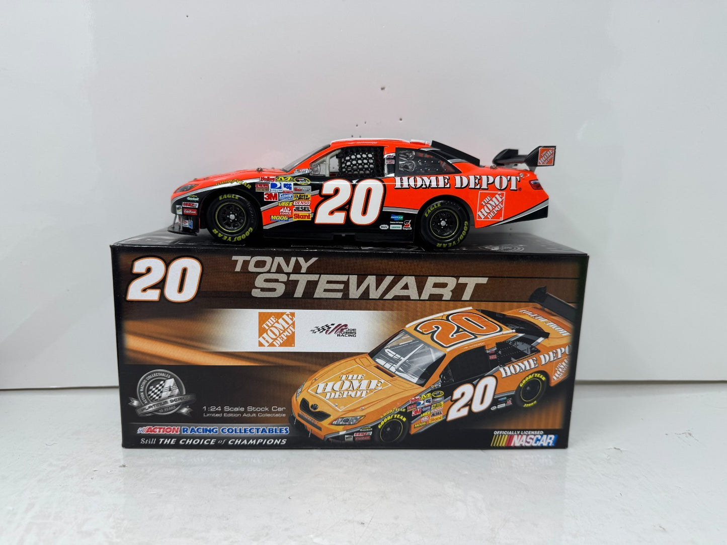 Action Nascar #20 Tony Stewart The Home Depot 2008 Camry 1:24 Diecast