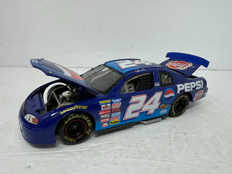 Action Nascar #24 Jeff Gordon Pepsi 1999 Chevrolet Monte Carlo 1:24 Diecast