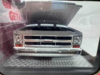 M2 Machines 1976 GMC Sierra Grande 15 Pickup Truck 1:24 Diecast