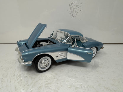 Ertl American Muscle 1961 Chevrolet Corvette 1:18 Diecast