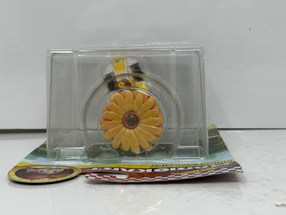 Hot Wheels Mario Kart Princess Daisy Standard Kart Flower Glider 1:64 Diecast
