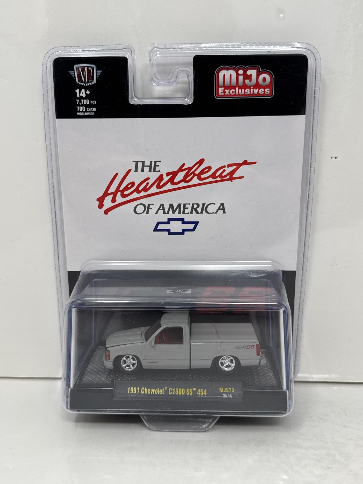 M2 Machines Heartbeat of America 1991 Chevrolet C1500 SS 454 1:64 Diecast
