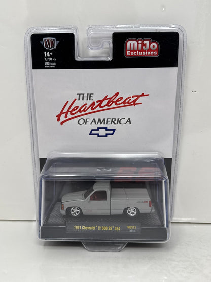 M2 Machines Heartbeat of America 1991 Chevrolet C1500 SS 454 1:64 Diecast
