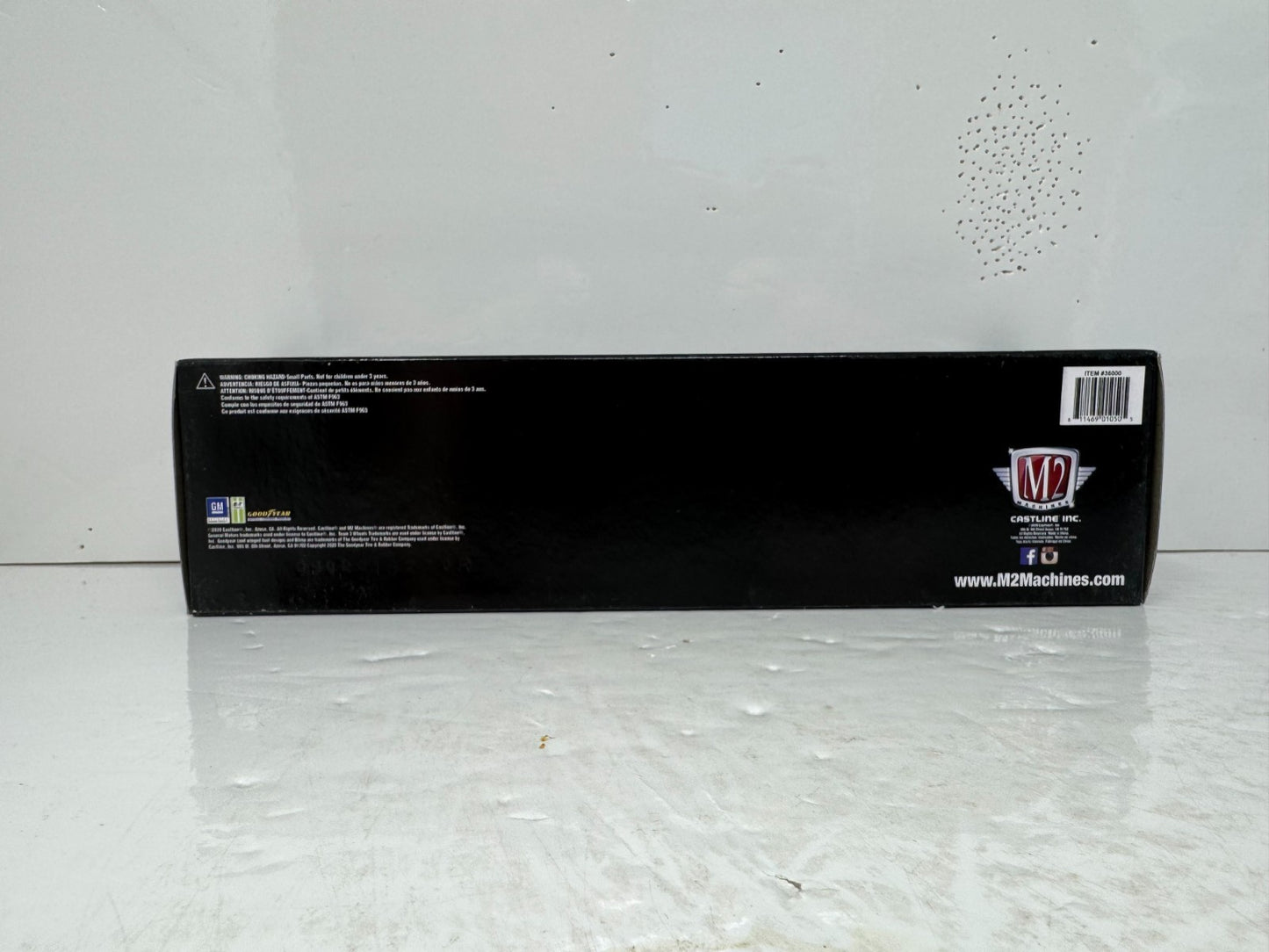 M2 Machines Square Body Truck Chevrolet GMC 3 Truck CHASE Set 1:64 Diecast