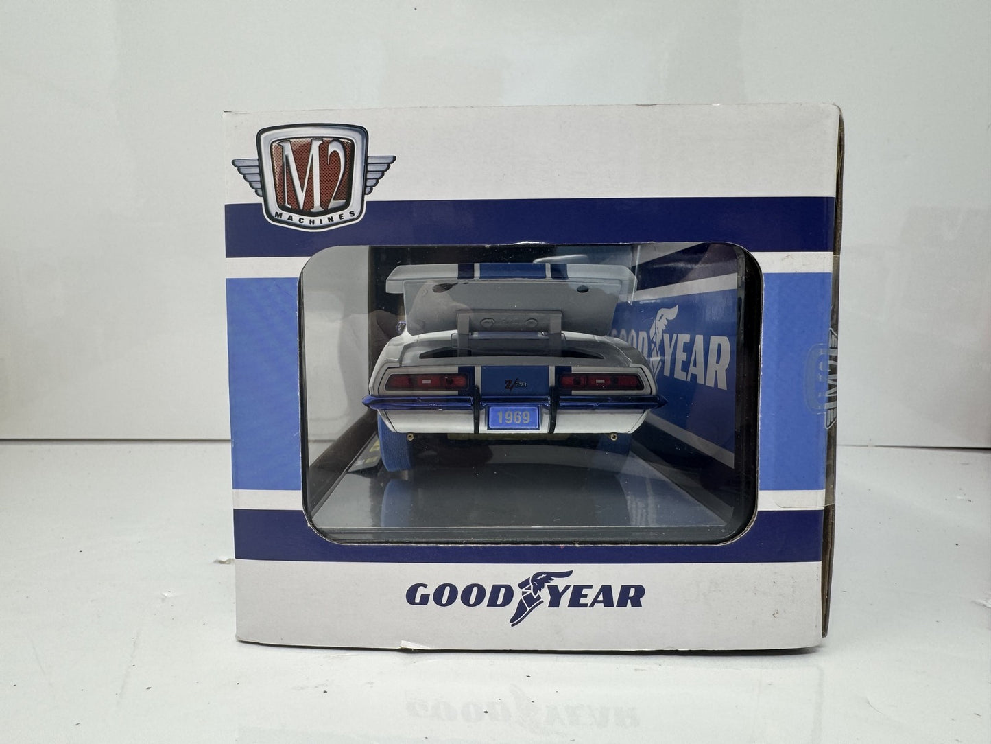 M2 Machines Goodyear 1969 Chevrolet Camaro Z28 CHASE 1:24 Diecast