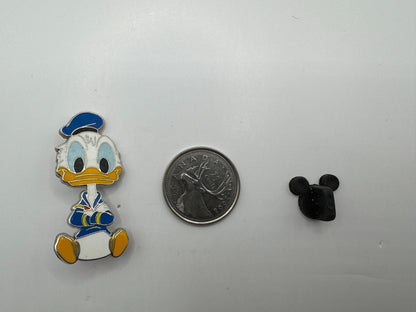 Disney Donald Duck Big Head Art Booster Trading Pin DC2S10