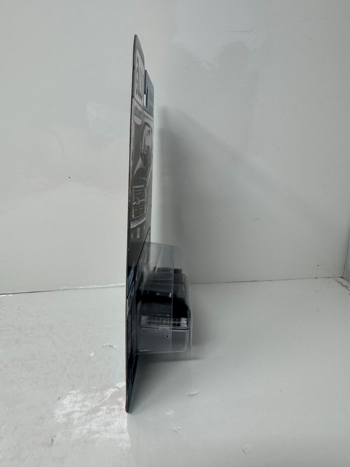 Auto World Muscle Trucks 1983 Chevy Silverado Stepside Black 1:64 Diecast