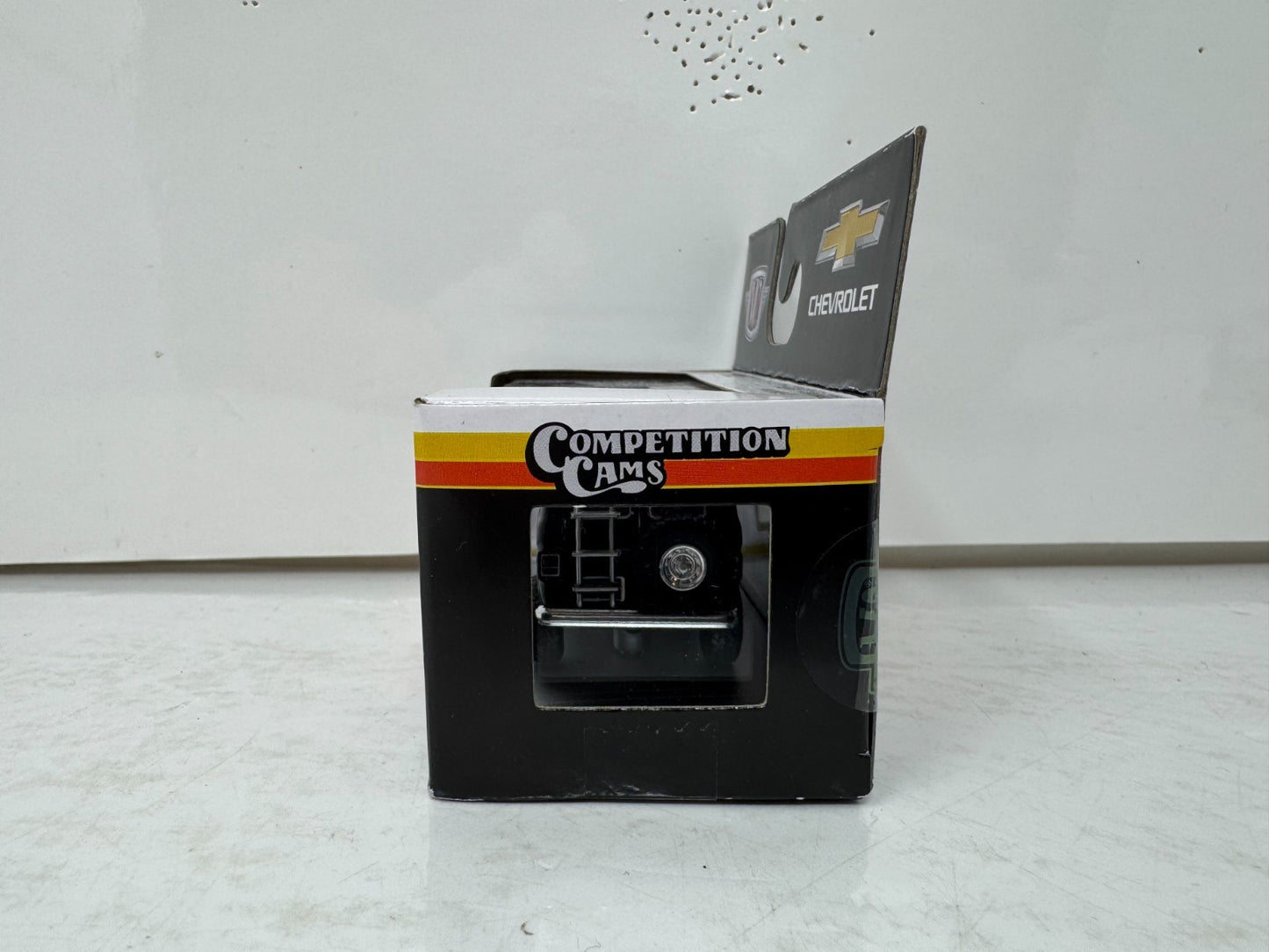 M2 Machines 1971 Chevrolet Van G10 Competition Cams 1:64 Diecast