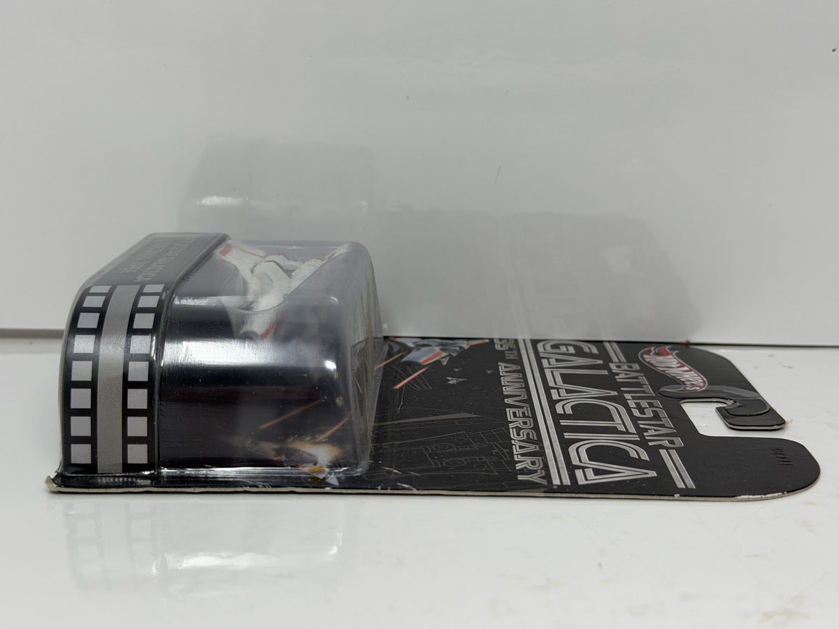 Hot Wheels Retro Entertainment Battlestar Galactica Colonial Viper 1:64 Diecast