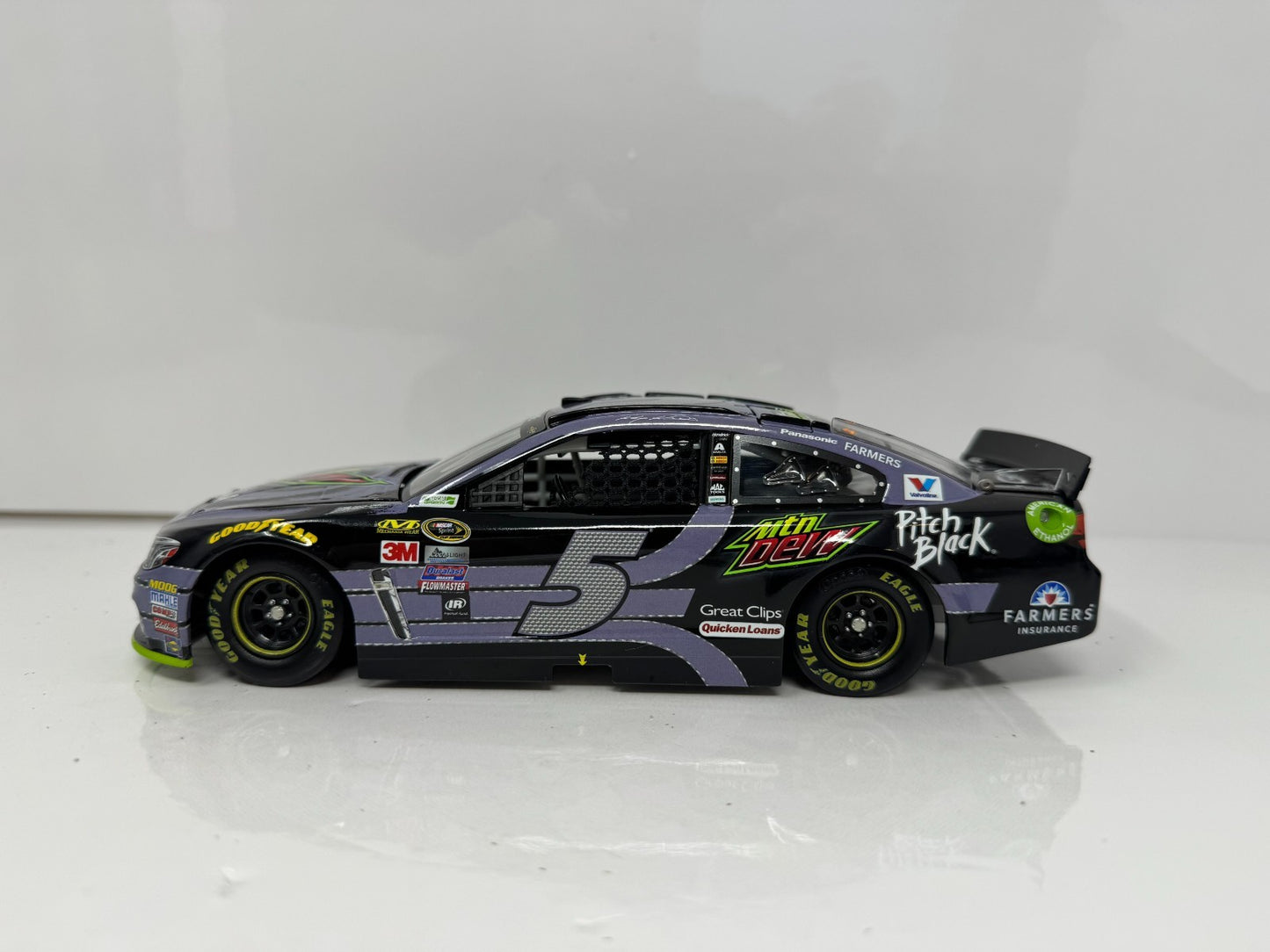 Lionel NASCAR Kasey Kahne #5 Mountain Dew Pitch Black 2016 SS 1:24 Diecast