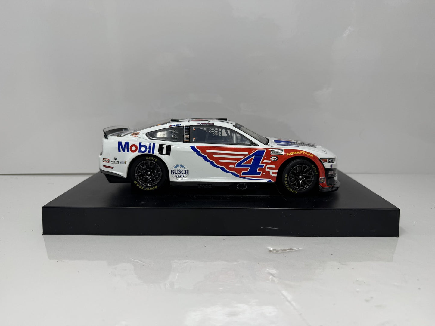 Lionel Elite Nascar Kevin Harvick #4 Mobil 1 Wings 2023 Mustang 1:24 Diecast