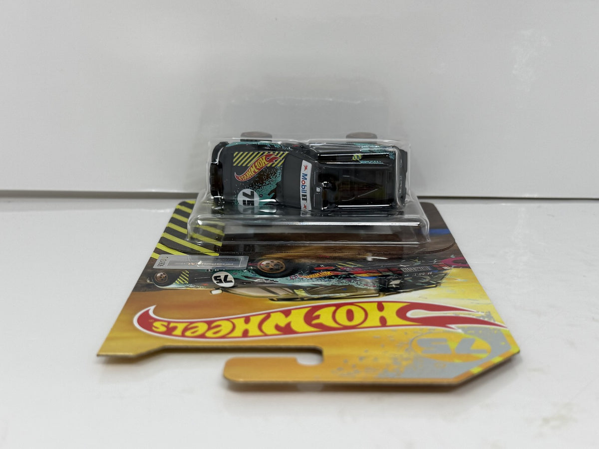 Hot Wheels Porsche 944 Dirtmeister Mobil 1 Mattel Creations 1:64 Diecast