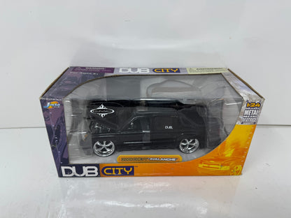 Jada Dub City 2001 Chevy Avalanche 1:24 Diecast KMC Wheels 20 Inch SS Rims