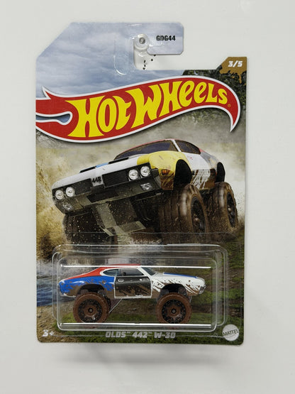 Hot Wheels Mud Runners Oldsmobile 442 W-30 1:64 Diecast