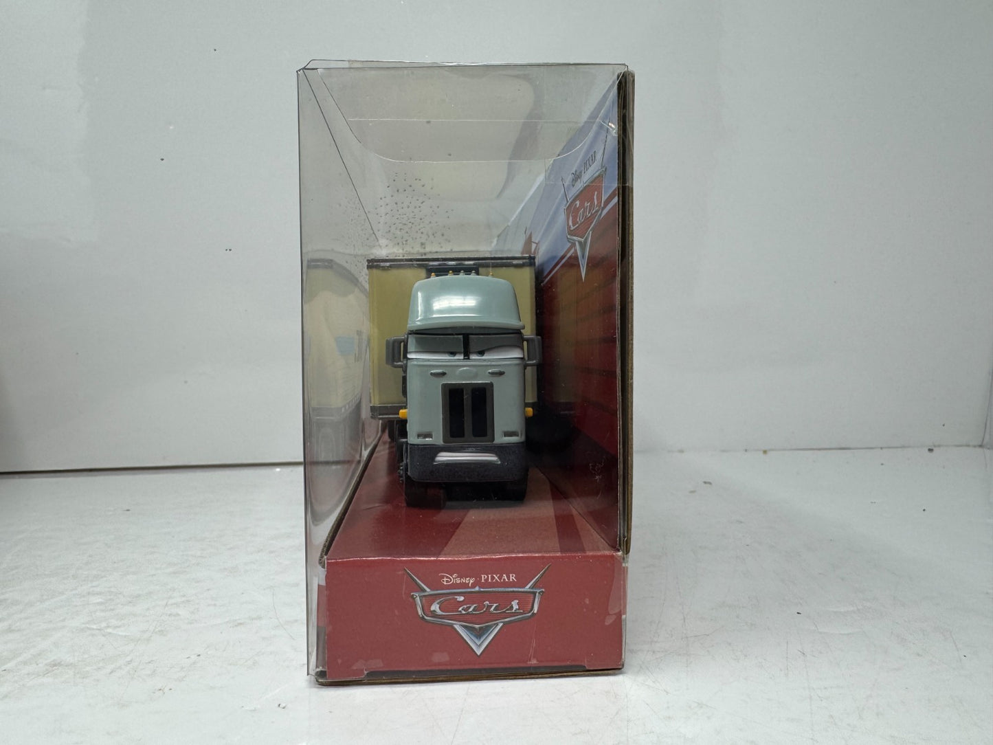Disney Pixar Cars Chet Boxkaar Hauler Semi Truck 1:55 Diecast