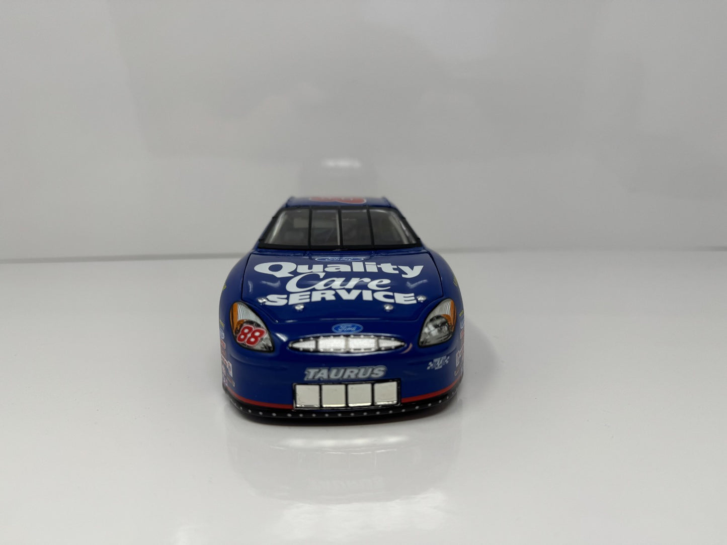 Action NASCAR Dale Jarrett #88 Quality Care 2000 Ford Taurus 1:24 Diecast