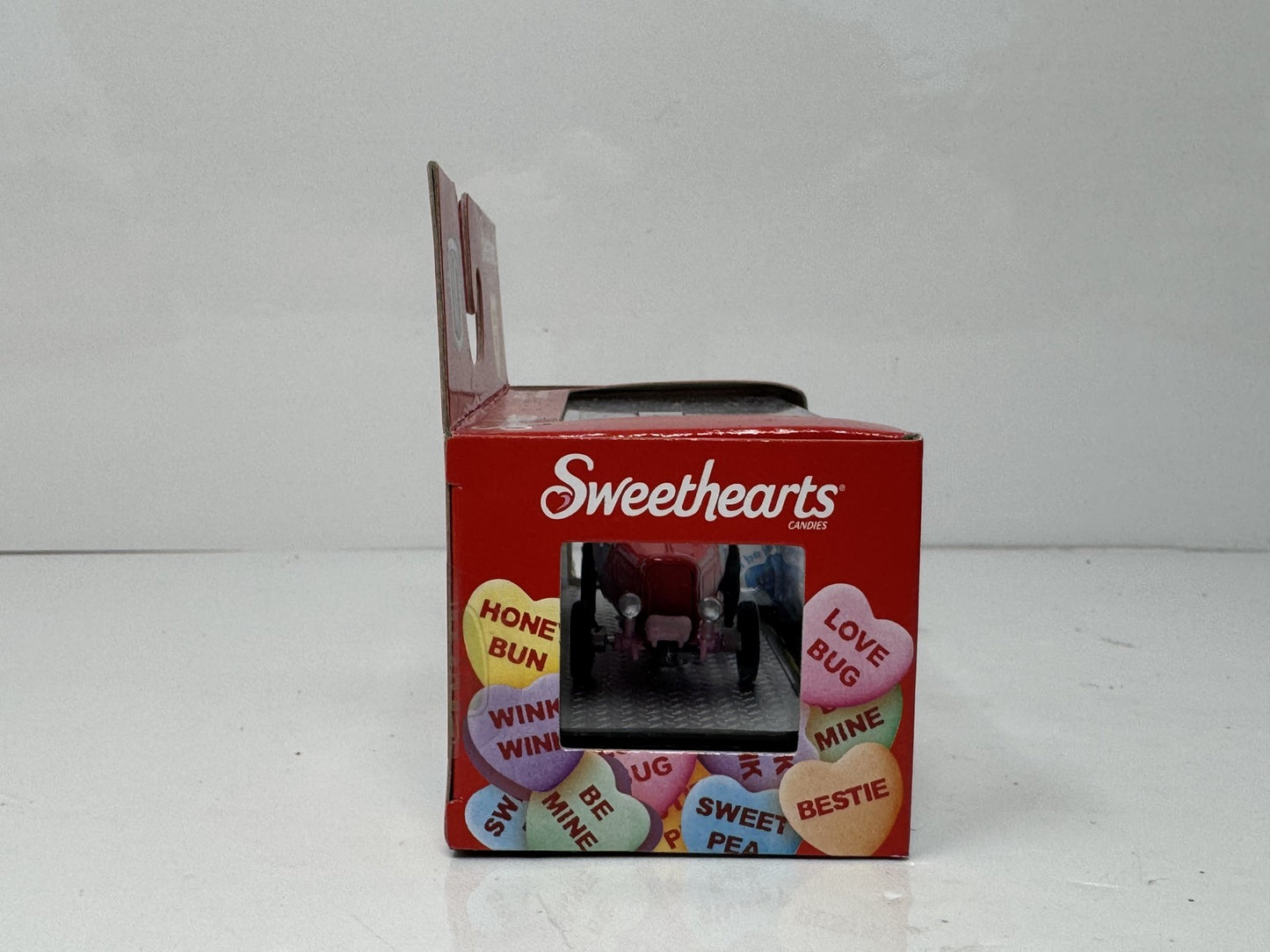 M2 Machines Sweethearts 1932 Ford Three Window Coupe CHASE 1:64 Diecast
