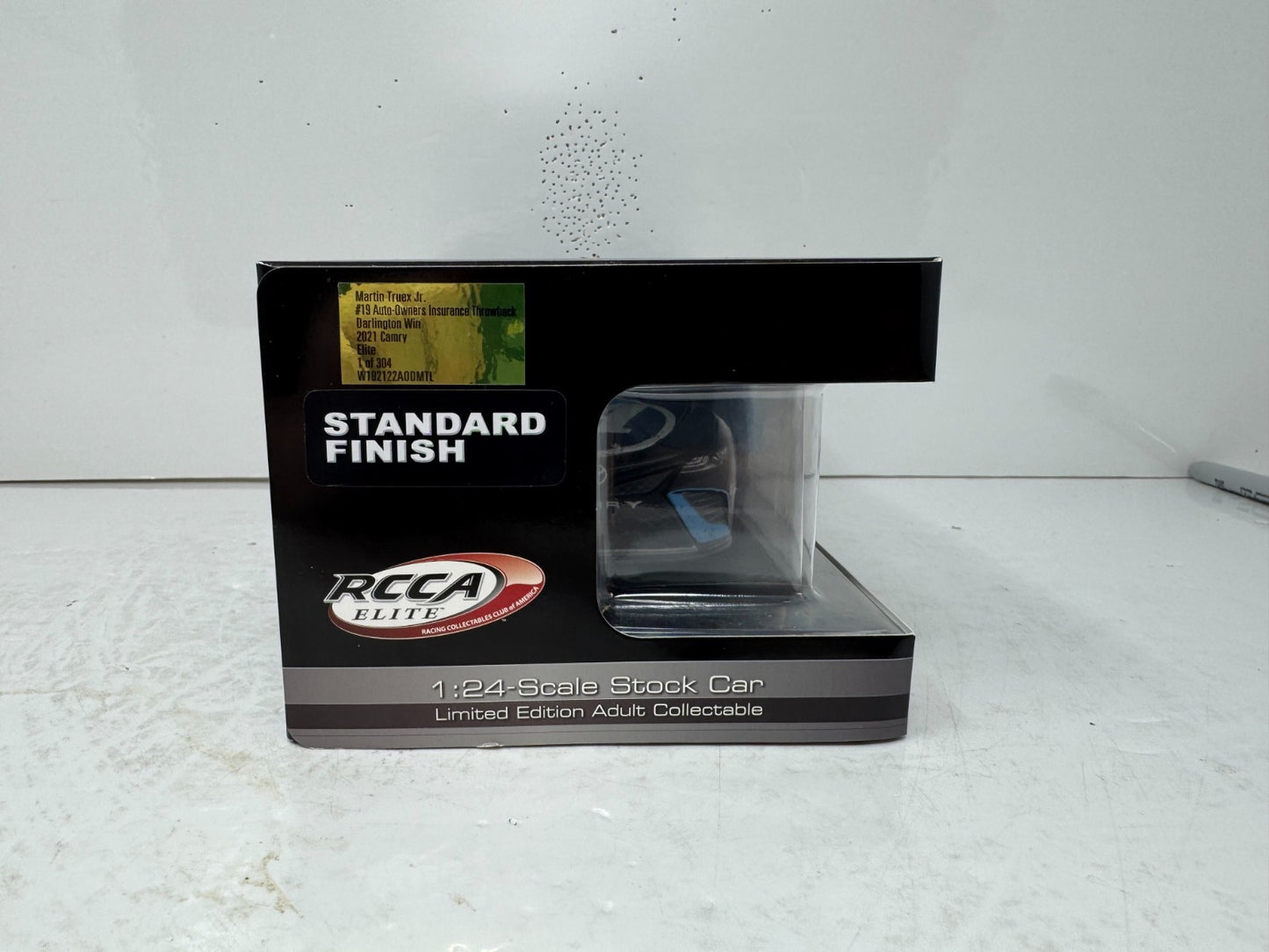 Lionel NASCAR RCCA Elite #19 Martin Truex Jr Darlington Win Camry 1:24 Diecast