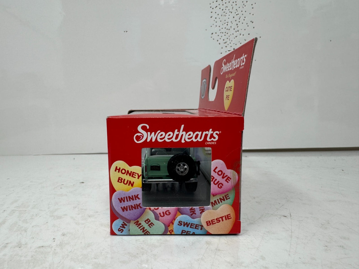 M2 Machines Sweethearts 1976 Ford Bronco 1:64 Diecast