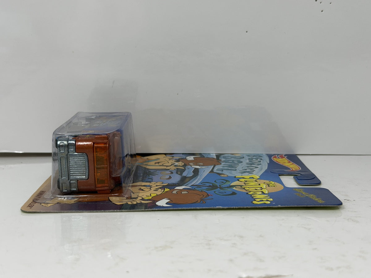 Hot Wheels The Flintstones Bedrock Bowl Hiway Hauler 1:64 Diecast Real Riders