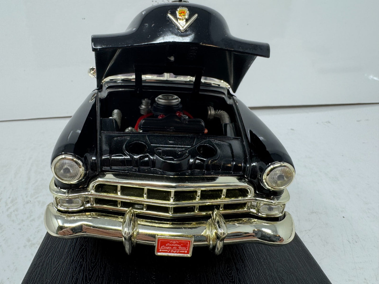 Yat Ming Road Legends 1949 Cadillac Coupe DeVille 1:18 Diecast Leather Edition