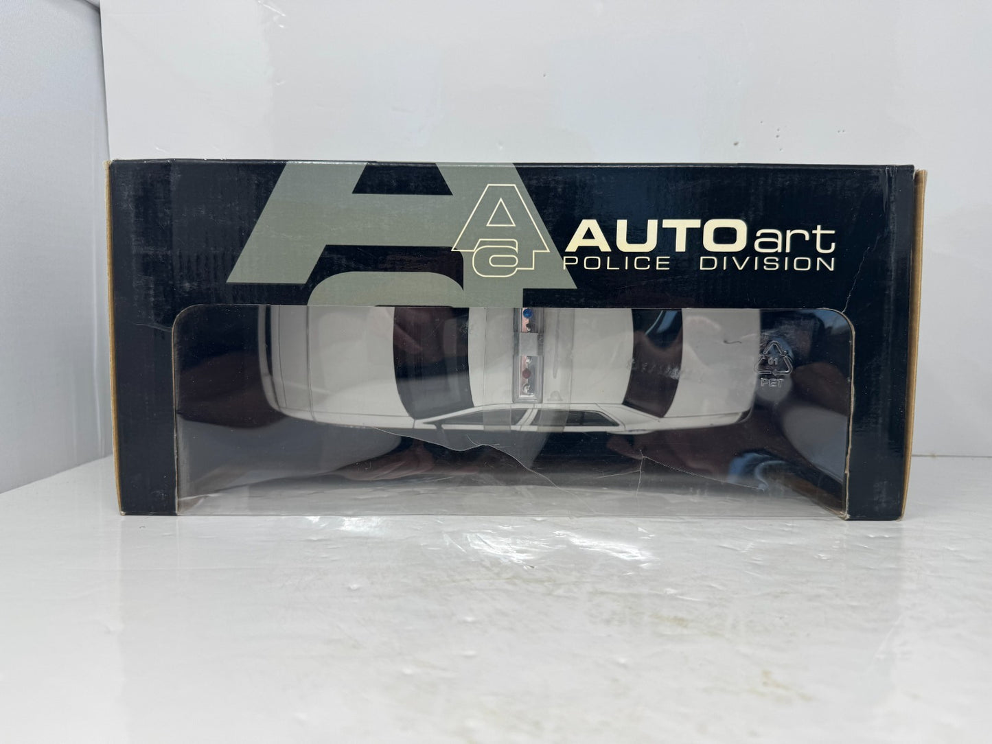 AUTOart Police Division Ford Crown Victoria RCMP Police 1:18 Diecast
