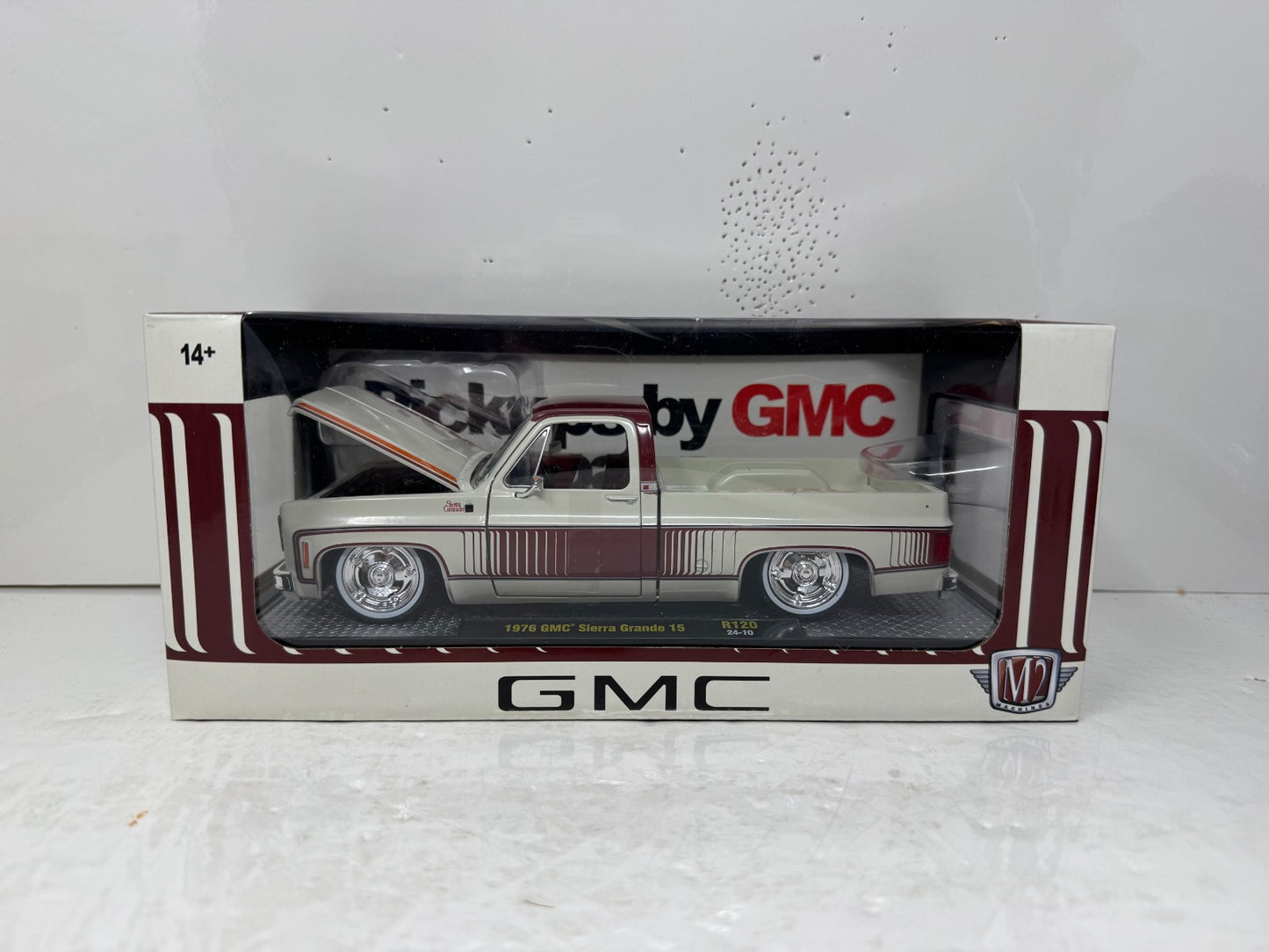 M2 Machines 1976 GMC Sierra Grande 15 1:24 Diecast