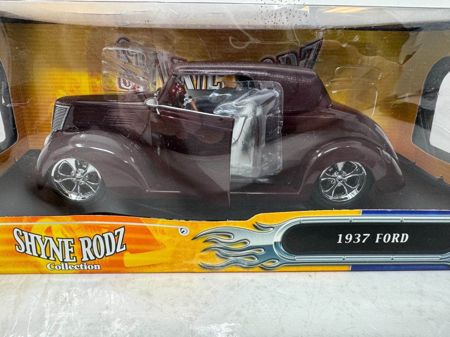 Yat Ming Road Signature 1937 Ford Shyne Rodz 1:18 Diecast