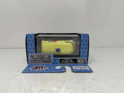 M2 Machines Auto Thentics 1960 Volkswagen VW Delivery Van USA Model 1:64 Diecast
