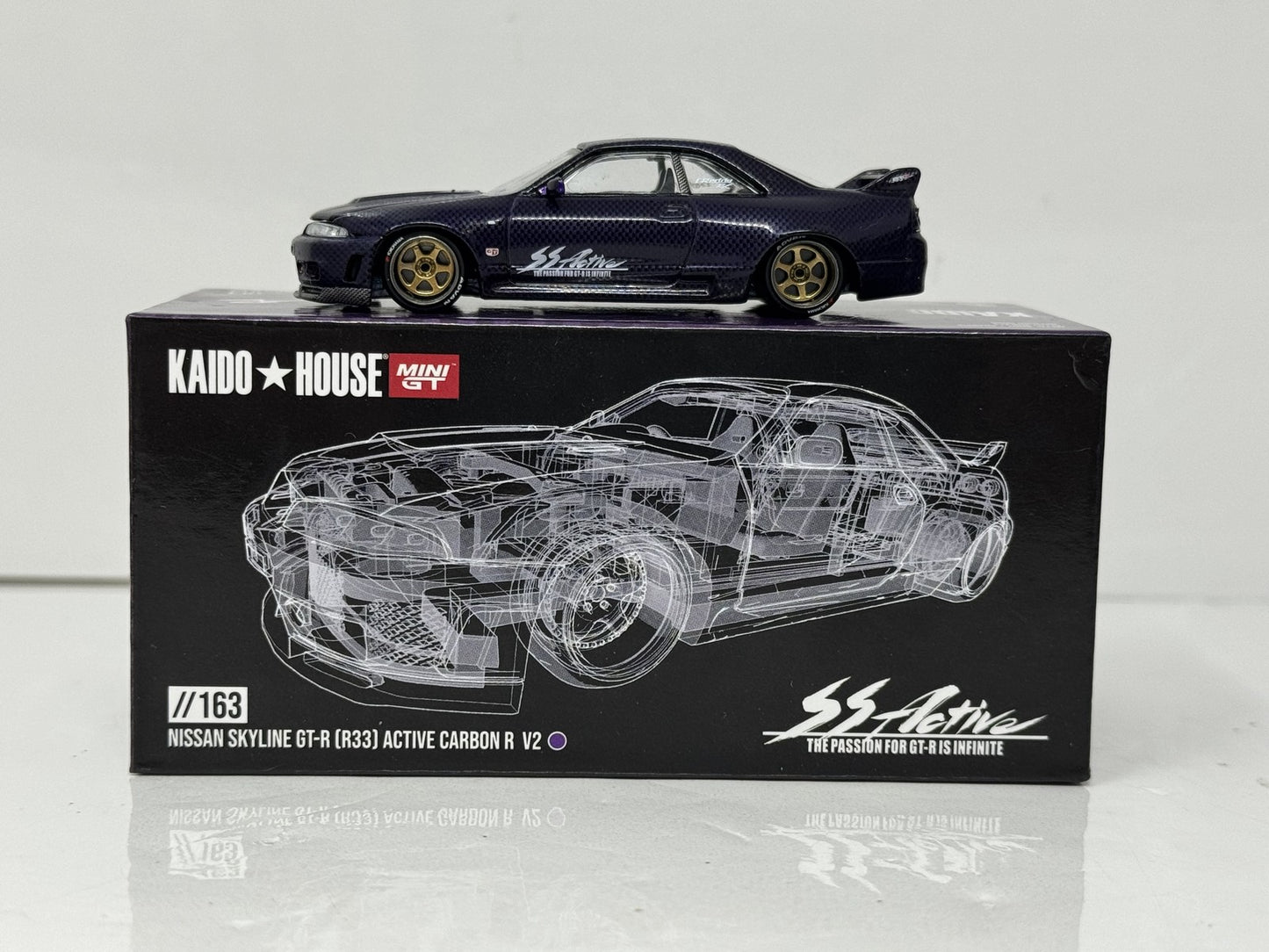 Kaido House MINI GT Nissan Skyline GT-R (R33) Active Carbon R V2 1:64 Diecast