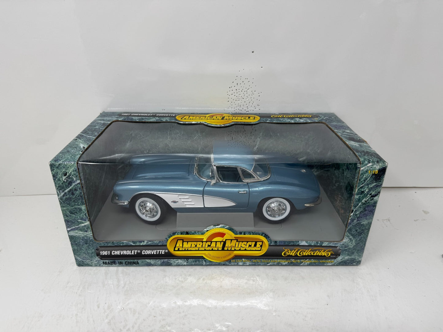 Ertl American Muscle 1961 Chevrolet Corvette 1:18 Diecast