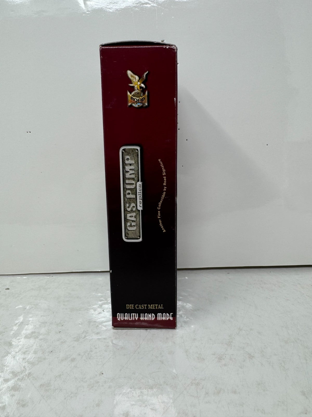 Yat Ming Road Signature Eagle Gas Pump 1:18 Diecast Vintage Service Station