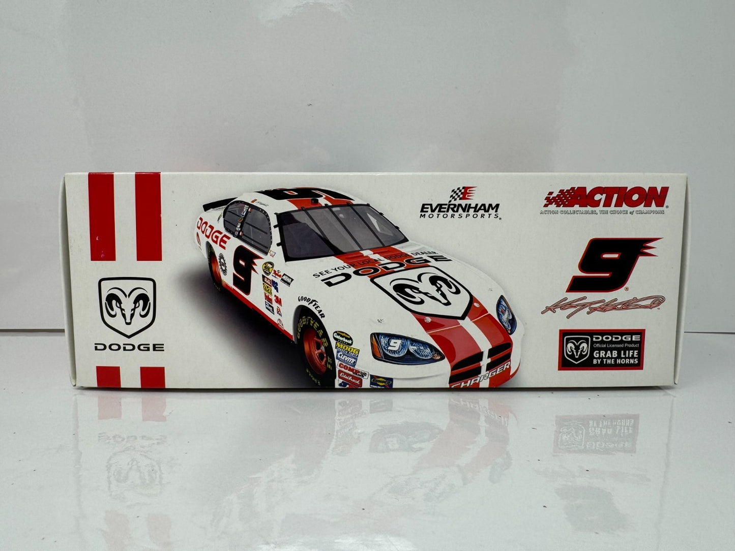Action NASCAR Kasey Kahne #9 Reverse Pit Cap Car 2005 Dodge Charger 1:24 Diecast