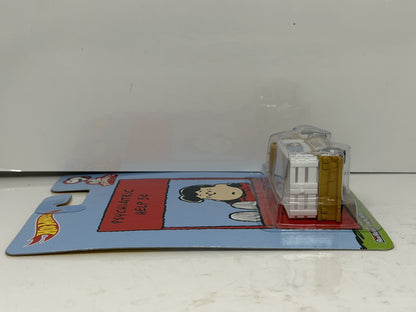 Hot Wheels Peanuts Psychiatric Help 1951 GMC C.O.E. 1:64 Diecast Real Riders